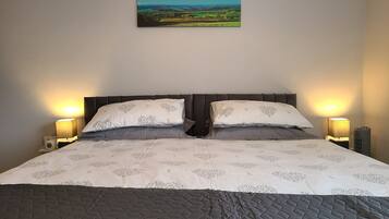 2 bedrooms, iron/ironing board, travel cot, free WiFi