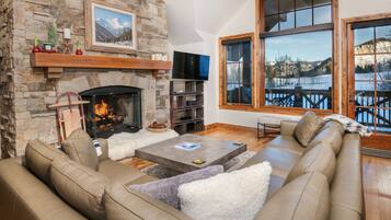 Condo, 3 Bedrooms | Living area