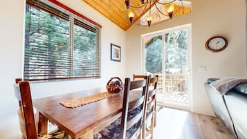 Condo, 3 Bedrooms | Dining