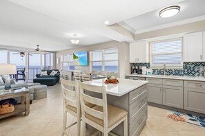Appartement, 2 chambres | Cuisine privée | Réfrigérateur, four, cafetière/bouilloire, grille-pain