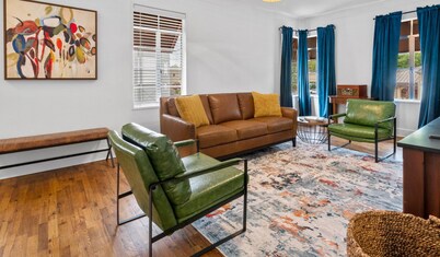 Historic Loft in Central Business District! Walk to Restaurants & Bathhouse Row!