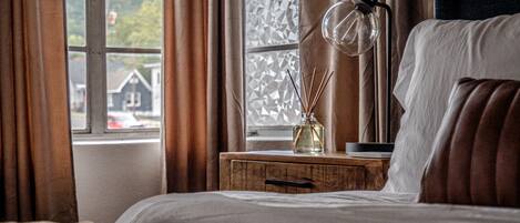 2 habitaciones, escritorio, tabla de planchar con plancha y wifi gratis