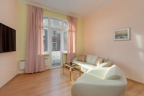 Studio, Kitchen | Living area - Studio centrum Poznań by Renters (Poznan)