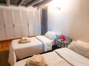 3 bedrooms, desk, travel cot, free WiFi - La Casa del Gamonal (CN)