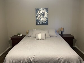 2 bedrooms, free WiFi, bed sheets - Cozy lake home with fire pit at Fort Gibson Lake!! (Wagoner)