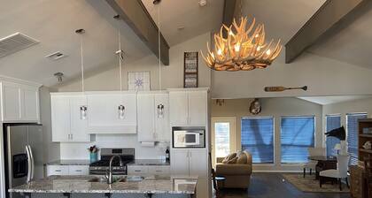 Cozy lake home with fire pit at Fort Gibson Lake!!