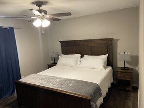 2 bedrooms, free WiFi, bed sheets - Cozy lake home with fire pit at Fort Gibson Lake!! (Wagoner)