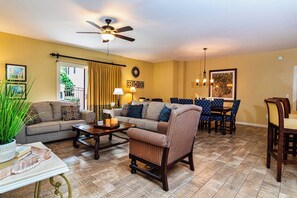 Smart TV - 1BR -BBQ- ground floor- large fenced lanai - community pool & hot tub! (St. Augustine)