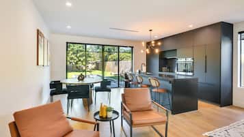 Apartment (3 Bedrooms) | Front of property