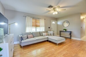 Interior - 3 Mi to Riverwalk: Pet-friendly Home w/ Yard! (Palmetto)