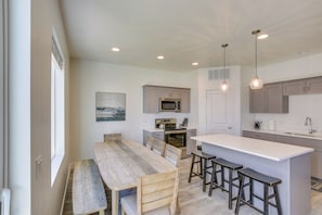 Apartment (3 Bedrooms) | Interior - Garden City Townhome w/ Fireplace Near Bear Lake! (Garden City)