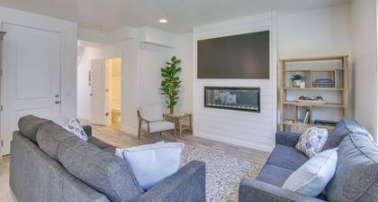 Garden City Townhome w/ Fireplace Near Bear Lake!