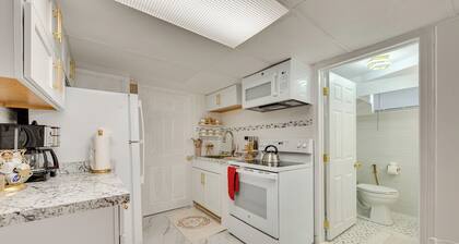 1 Mi to Downtown: Salem Vacation Rental!