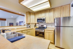 Interior - Copper Mtn Resort Duplex w/ Golf Course Views! (Copper Mountain)