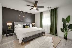 7 عدّة غرف نوم ومساحة عمل للكمبيوتر المحمول ومكواة/لوح كي