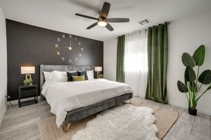 独立别墅 (Multiple Bedrooms) | 7 多间卧室、办公桌、笔记本电脑工作区、熨斗/熨衣板