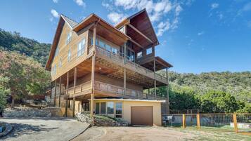 House (6 Bedrooms) | Interior