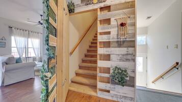 House (6 Bedrooms) | Interior