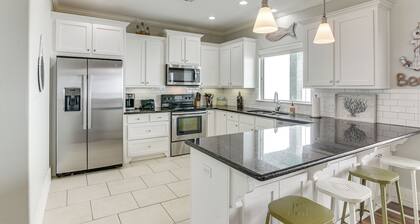 Oceanfront Crystal Beach Vacation Home w/ Deck!
