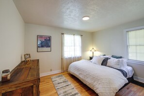 Interior - Charming Hamilton Hideaway: Half-mi to Main St! (Hamilton)
