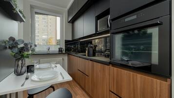 Apartment, 2 Bedrooms, Kitchen | Private kitchen | Oven, dishwasher, coffee/tea maker, toaster