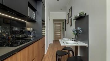 Oven, dishwasher, coffee/tea maker, toaster