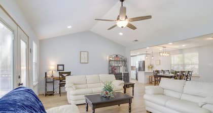 Dog-friendly Home in The Woodlands w/ Fenced Yard!
