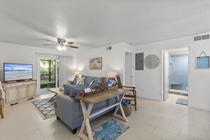 Smart TV - Cozy Ground-Level Beach Retreat Just Steps from the Shore (New Smyrna Beach)