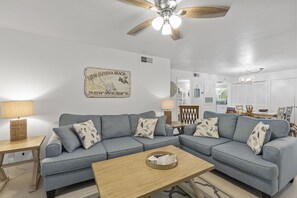 Smart TV - Cozy Ground-Level Beach Retreat Just Steps from the Shore (New Smyrna Beach)
