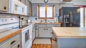 Interior - Brainerd Cabin: Waterfront Fire Pit + Lake Access! (Brainerd)