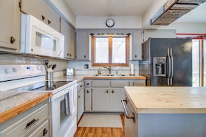 Interior - Brainerd Cabin: Waterfront Fire Pit + Lake Access! (Brainerd)