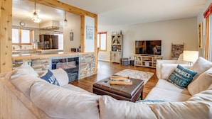 Interior - Brainerd Cabin: Waterfront Fire Pit + Lake Access! (Brainerd)