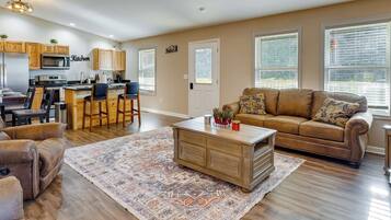 House (2 Bedrooms) | Interior