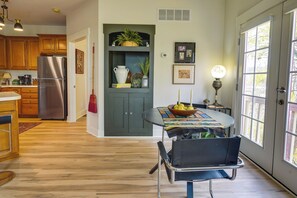 Apartment (1 Bedroom) | Interior - Charming Granville Home w/ Porch - Walk Downtown! (Granville)
