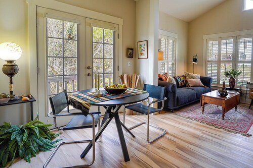 Charming Granville Home w/ Porch - Walk Downtown!