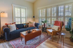 Apartment (1 Bedroom) | Front of property - Charming Granville Home w/ Porch - Walk Downtown! (Granville)