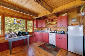 House (2 Bedrooms) | Interior