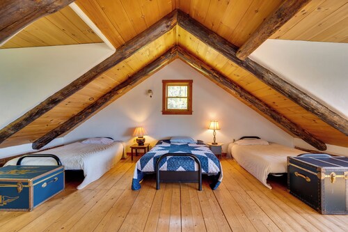 Remote Escape: Vermont Cabin w/ Mountaintop Views!