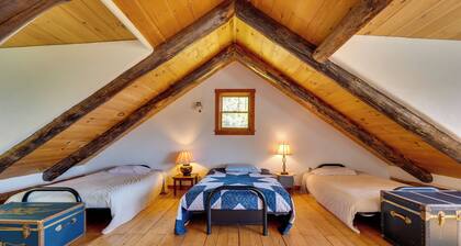 Remote Escape: Vermont Cabin w/ Mountaintop Views!