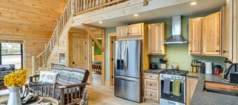 Modern Cabin w/ Hot Tub & Sacandaga Lake Access!