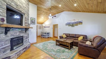 House (3 Bedrooms) | Front of property