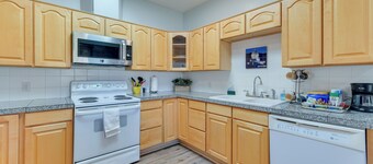 Eloy Vacation Rental w/ Community Pool & Courtyard