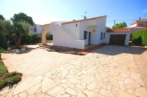 Experience a tranquil retreat in this traditional Mediterranean-style villa, surrounded by mature trees and well-maintained gardens.