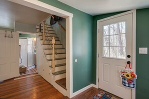 Interior - Cozy Eagle Rock Cottage on the Creek w/ Loft! (Eagle Rock)