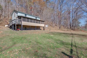 Exterior - Cozy Eagle Rock Cottage on the Creek w/ Loft! (Eagle Rock)