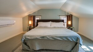 Cottage (1 Bedroom) | 1 phòng ngủ, khu vực làm việc phù hợp cho laptop, bộ trải giường 