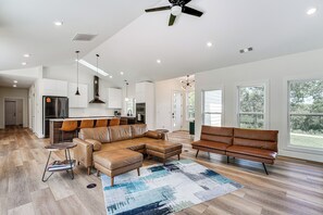 House (3 Bedrooms) | Interior