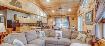 40-acre, Off-grid Wakefield Retreat w/ Gas Grill!