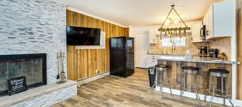 Quiet Country Home By Shay Lake!