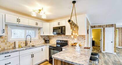Quiet Country Home By Shay Lake!